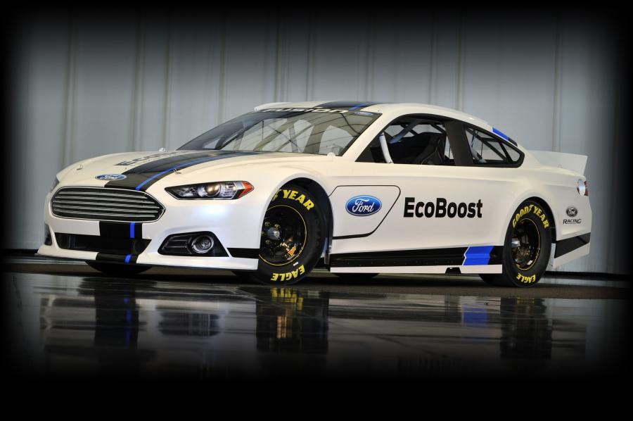  Ford Fusion NASCAR Sprint Cup Car 2013 года  (фото 6 из 7)